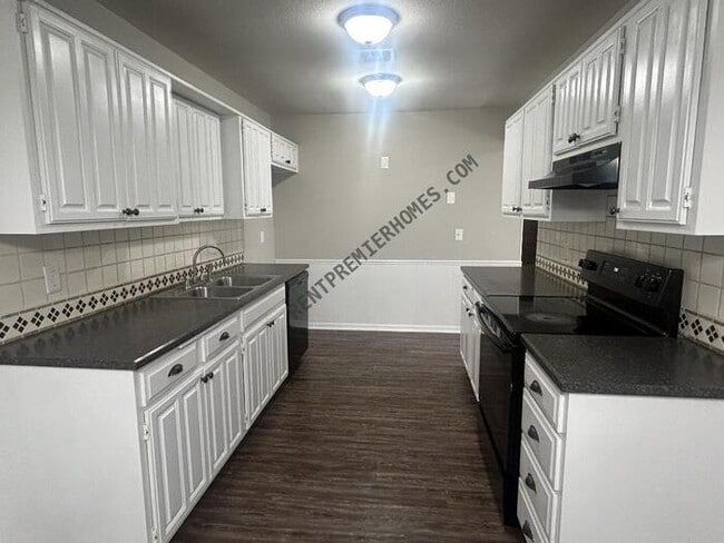 Photo - 900 S 27th St