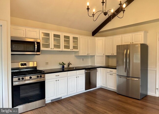 Photo - 284 S Devon Ave