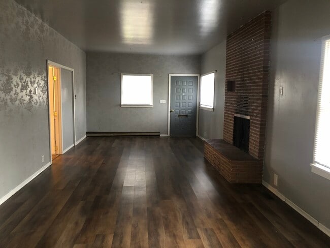 Photo - 825 NE Michigan St