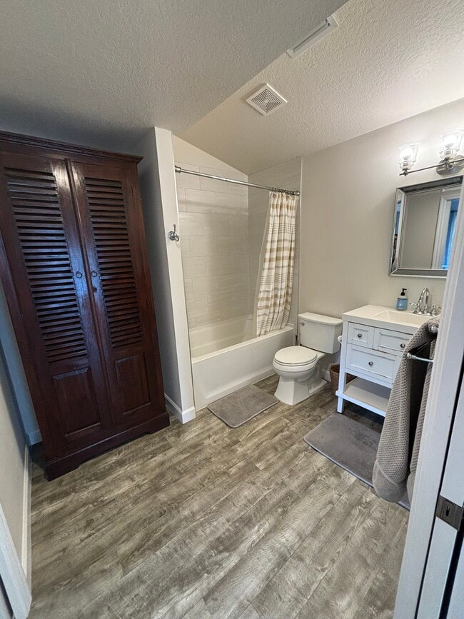 Photo - 615 Goodrich Ave Unit Pineapple Loft