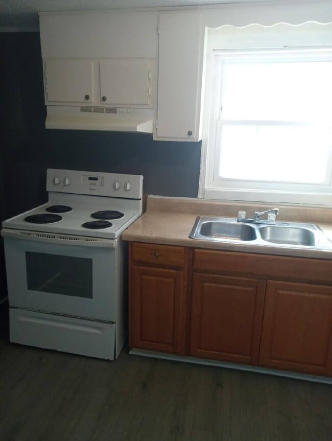 Photo - 104 Short St
