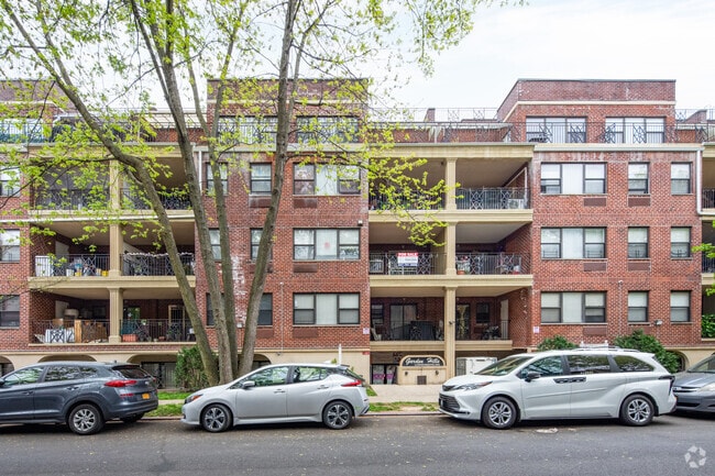 Photo - 71-33 162nd St