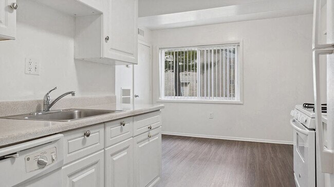 Photo - Oakfield Apartment Homes