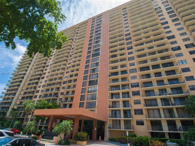 Photo - 290 174th St St