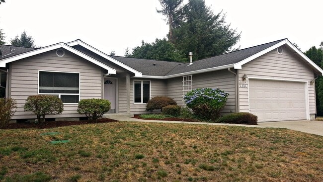 Building Photo - Heat pump with A/C!! On the green in Capital City Golf Club Estates!