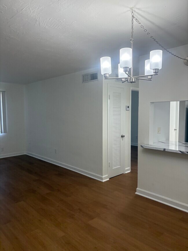 1 BR living room