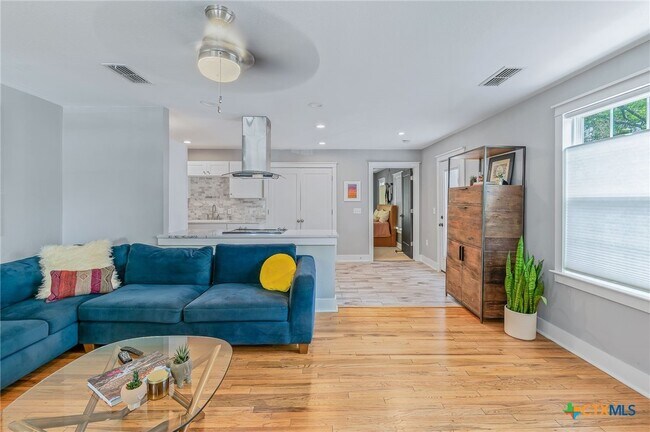Photo - 2404 Oak Crest Ave