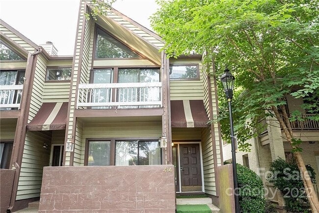 Building Photo - 414 W 8th St