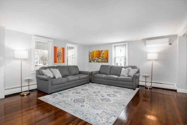 Photo - 1699 Boulevard