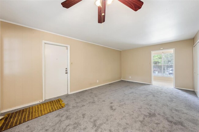 Photo - 6704 Dubuque Ln