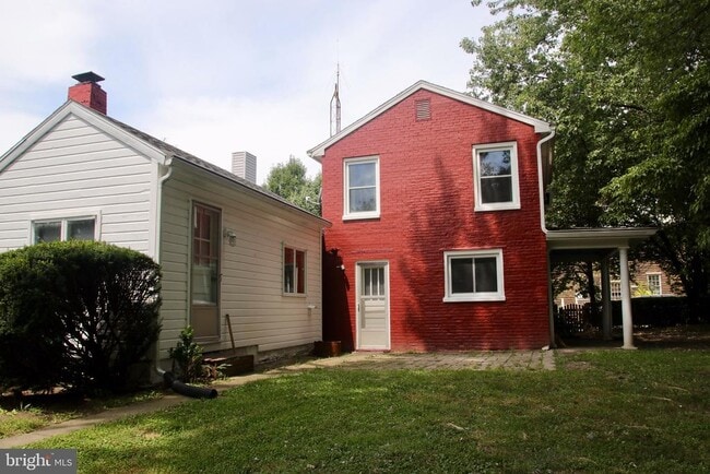 Building Photo - 1503 W Washington St