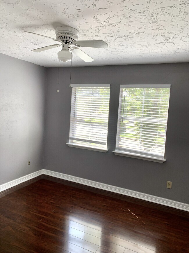 Photo - 106 Land Grant Ct