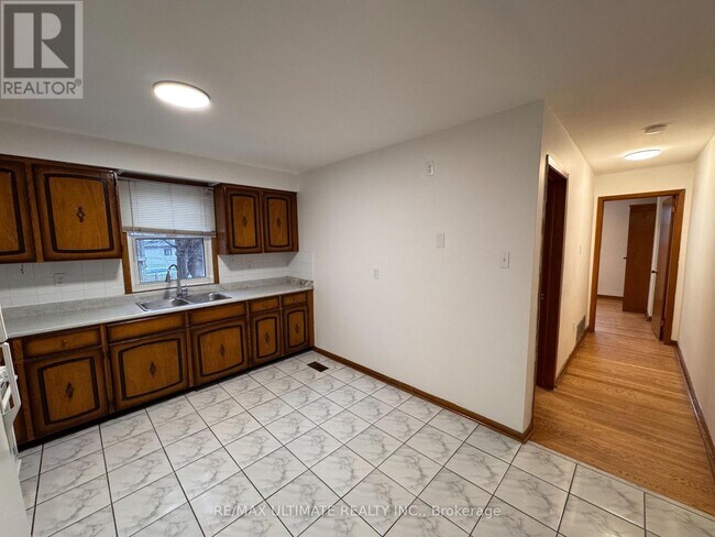 Photo - 182 St Clarens Ave