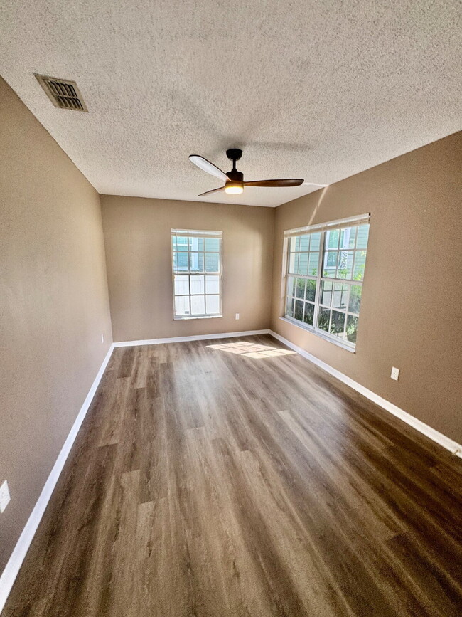 Photo - 3 Bed, 2 Bath Tampa Home Walking Distance ...