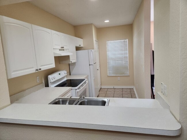 Kitchen view - 4206 Plantation Cove Dr