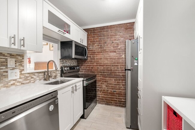 Building Photo - 362 Commonwealth Ave Unit #G1