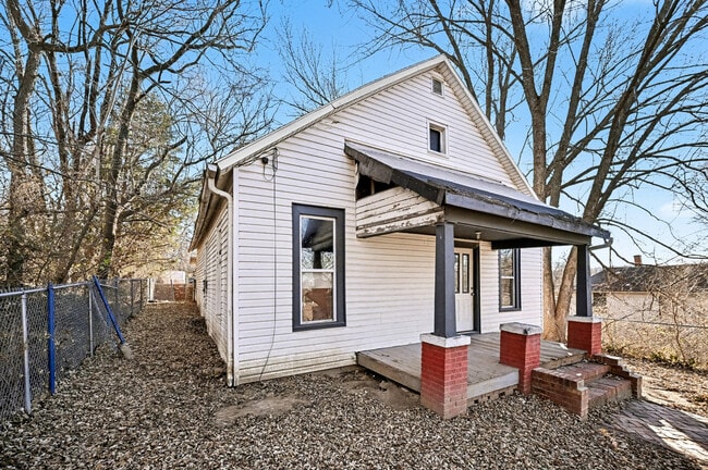 Building Photo - 2545 S 13th St