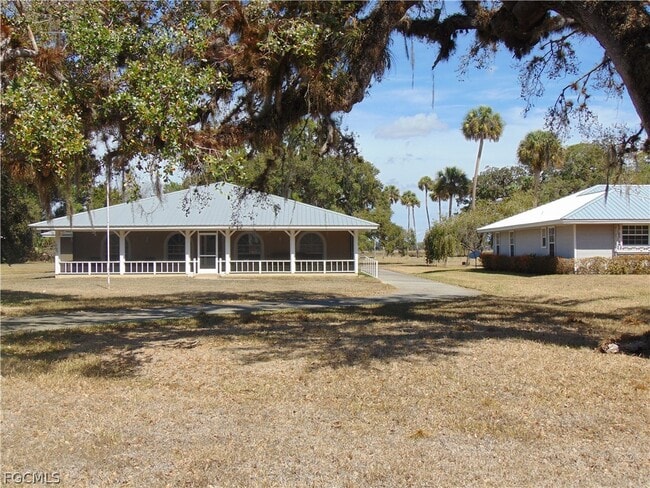 Photo - 1092 Riverbend Dr