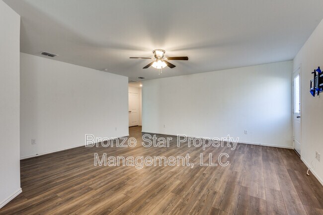 Photo - 742 Trestle Dr