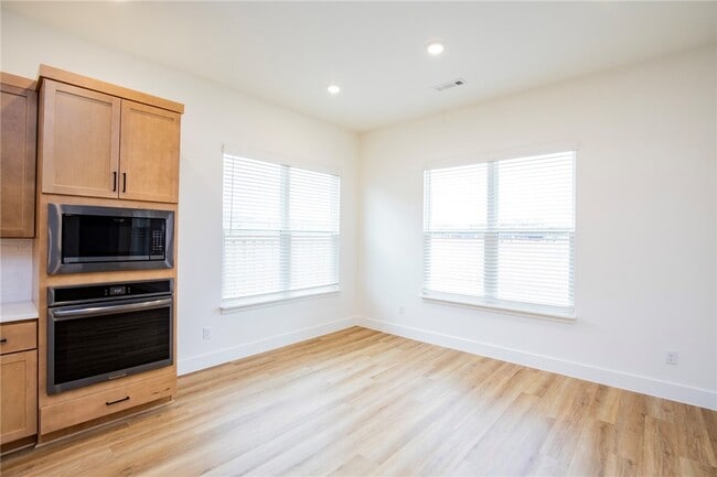 Photo - 5034 Moose Holw Ter