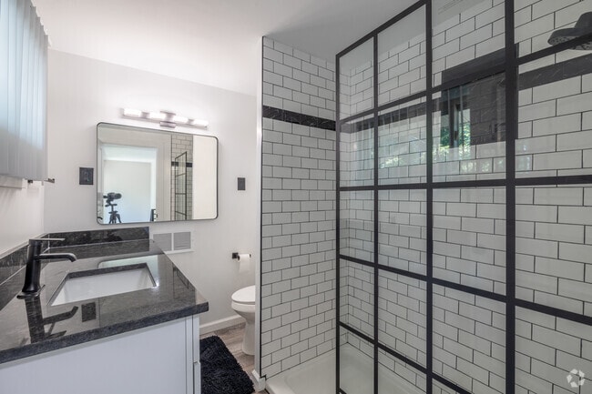 2BR, 1BA - 1,000SF - Bathroom - Eton Square Apartments & Townhomes