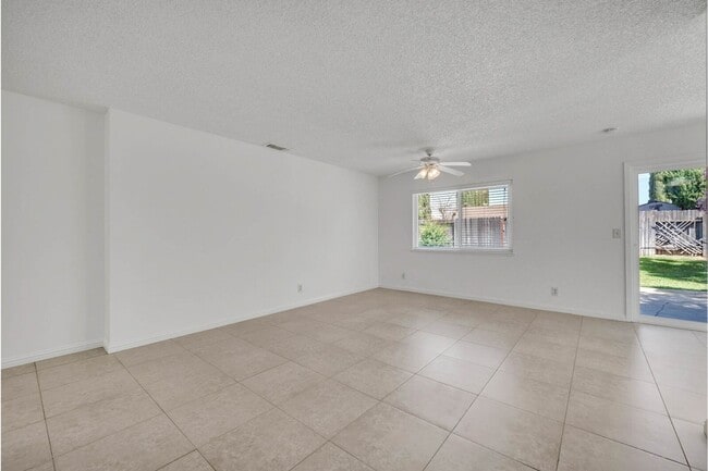 Photo - 15 Sunborg Ct