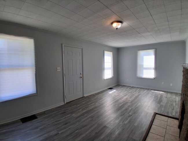 Photo - 930 N Bowman Ave