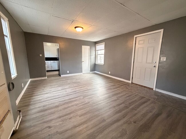 Building Photo - N 14th St Triplex Unit = 21 N 14th St