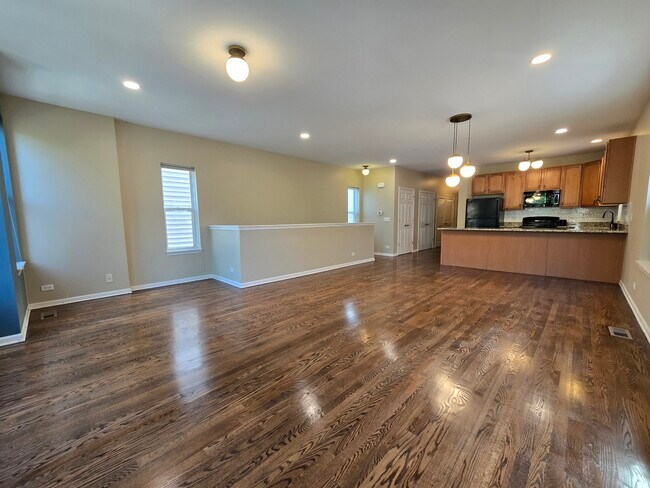 Photo - 1844 N Lockwood Ave Unit B