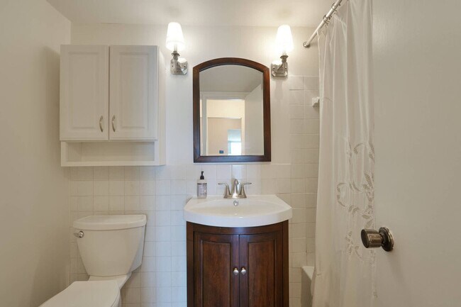 Photo - Luxury and fully updated studio in Americana Centre in downtown Rockville
