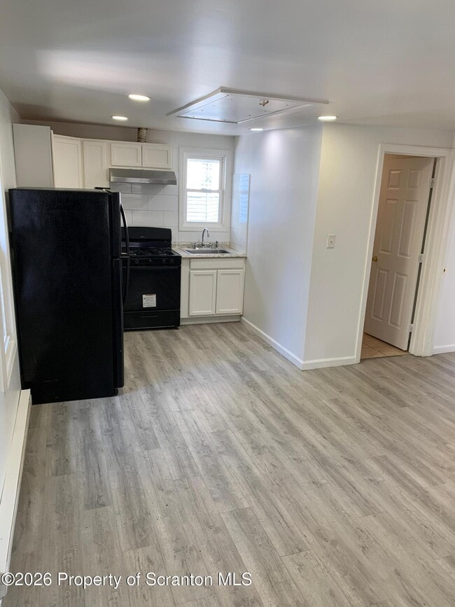 Photo - 404 Railroad Ave