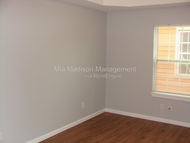 Photo - 319 W 31st St