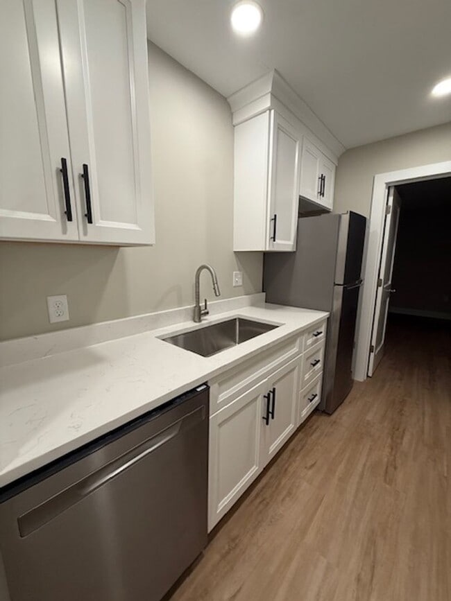 Building Photo - 1910 Springfield Rd Unit 202