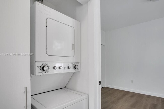 Building Photo - 757 Michigan Ave Rental
