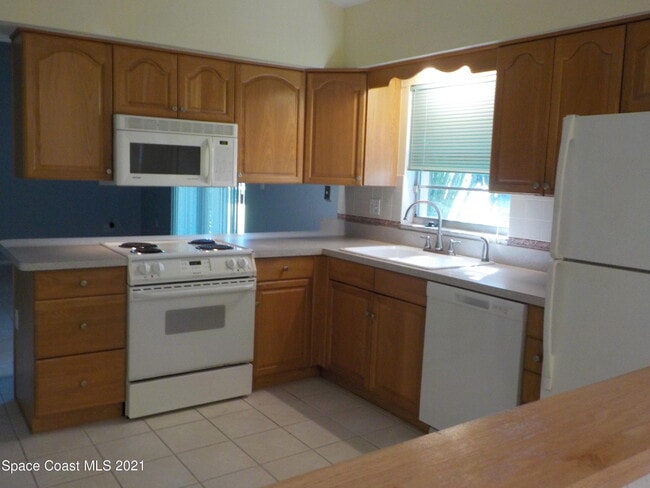 Photo - 520 Avondale Rd NE