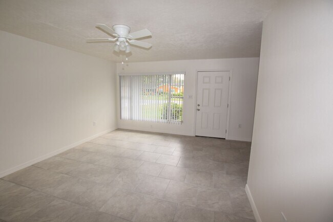 Photo - 2 Bedroom 1 Bath Duplex with a one car gar...