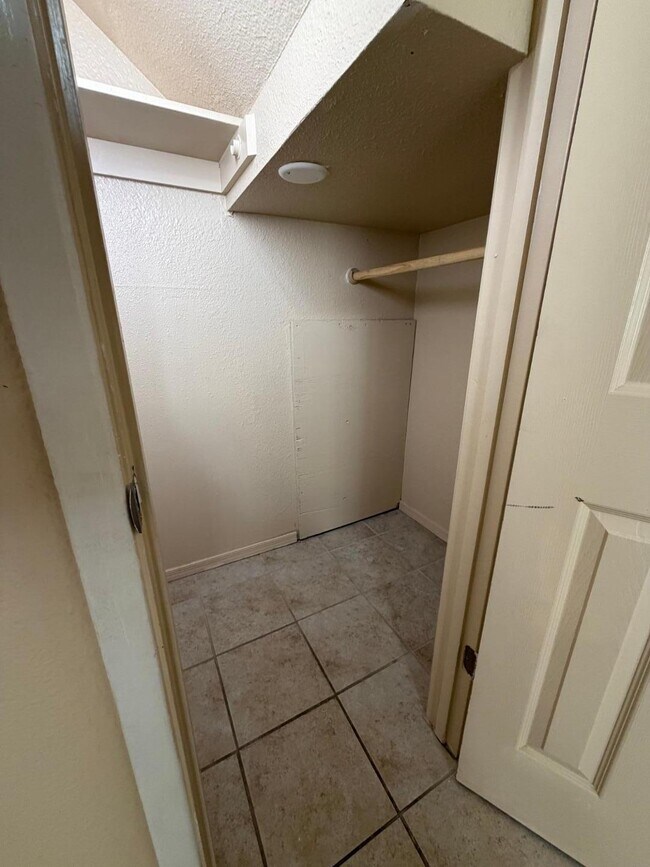 Photo - 1438 N Shill Dr Unit Apt 102