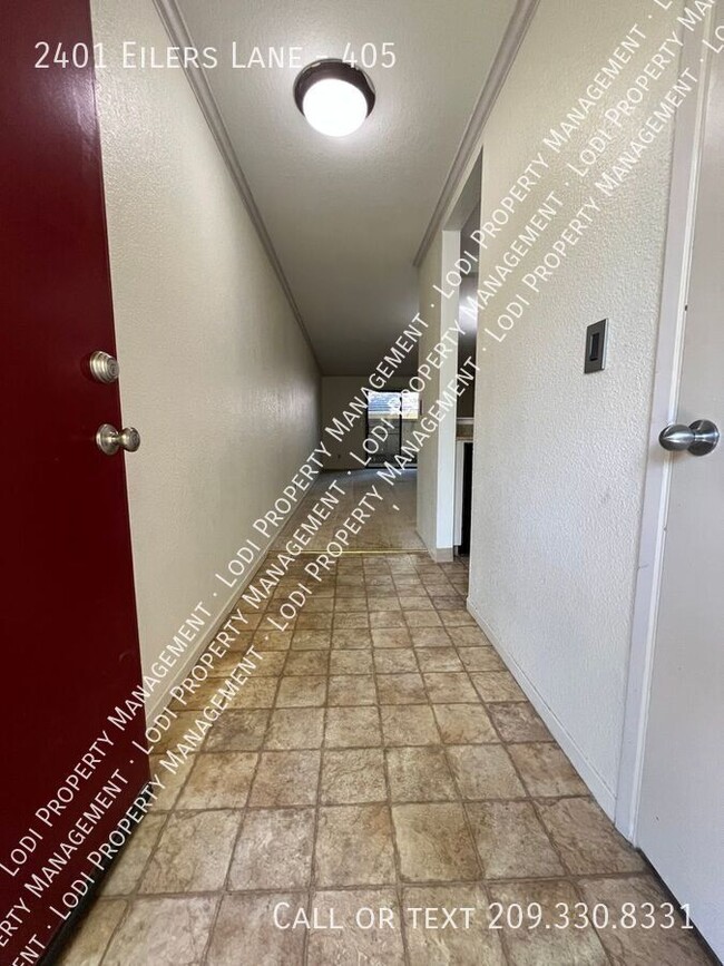 Photo - 2401 Eilers Ln