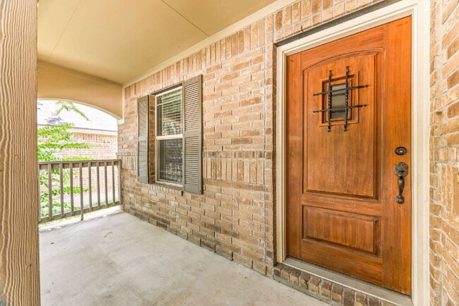 Photo - 209 Rawhide Way