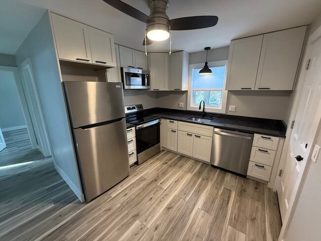 Building Photo - 12 Hunnewell Rd Unit 1R Rental
