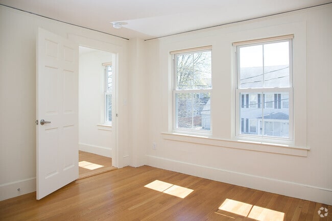 Building Photo - 7 Byron St Rental