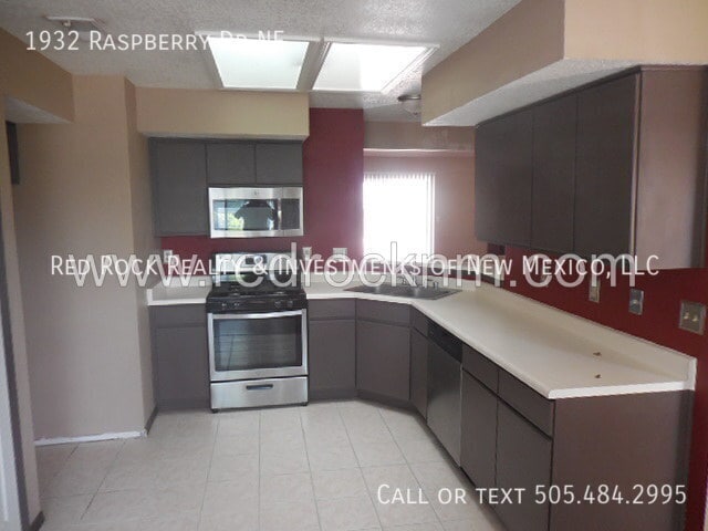 Photo - 1932 Raspberry Dr NE