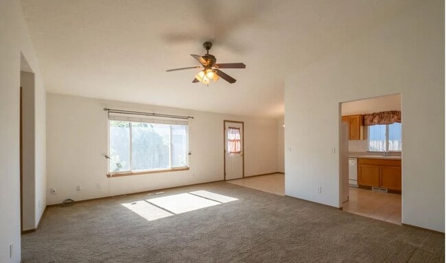 Photo - 746 Desert Pine St NW