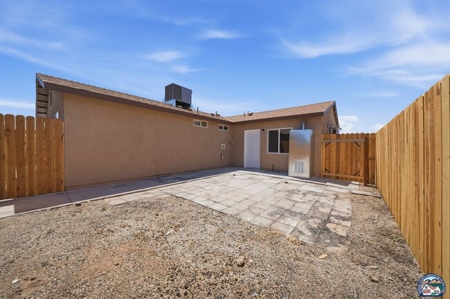 Building Photo - 1077 Wozencraft St Unit 3