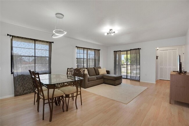 Photo - 2415 Bayshore Gardens Pkwy Unidad 8