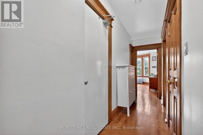 Photo - 416 Palmerston Blvd