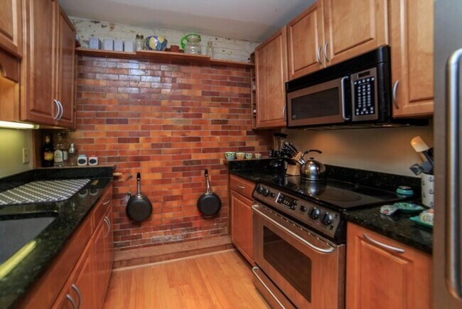 Photo - 743 E 4th St Unit 103