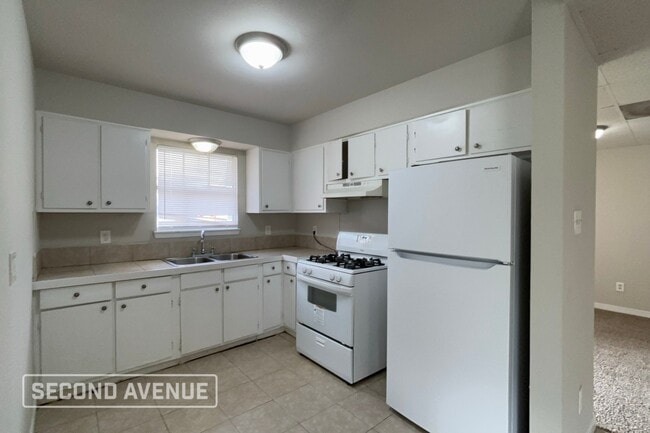 Photo - 3422 Hurlingham St