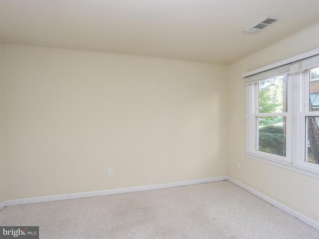 Photo - 1128 N Taylor St