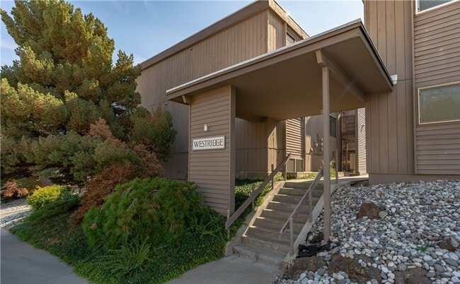 Building Photo - Beautiful 1 bed/1 bath condo, located clos...